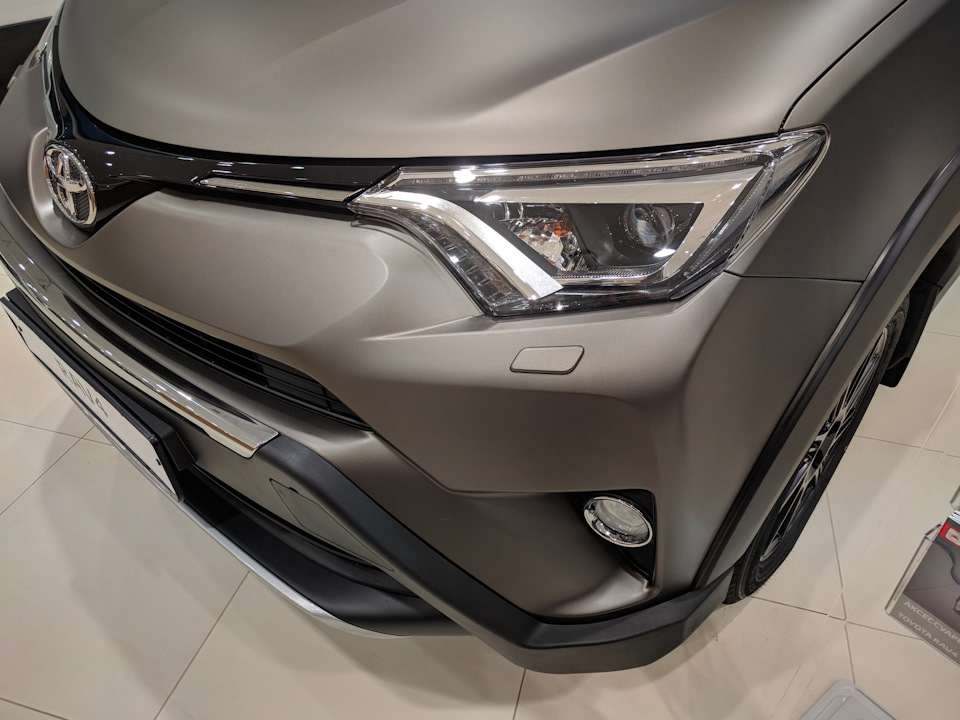 Виниловая пленка на toyota rav 4