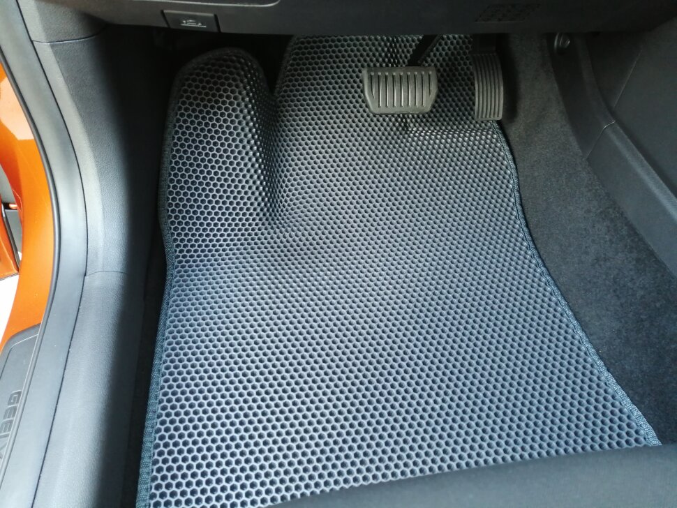 Почему автоковрики EVA идеальны для зимы и межсезонья?