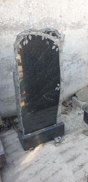 Памятники Габбро-диабаза купить со склада гранитной мастерской