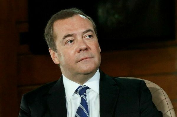 Медведев назвал впечатляющим темп выпуска вооружений в России