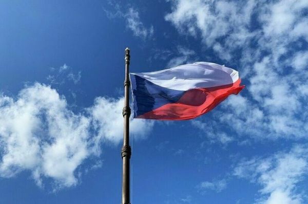 Чехия приостановила выдачу виз россиянам 