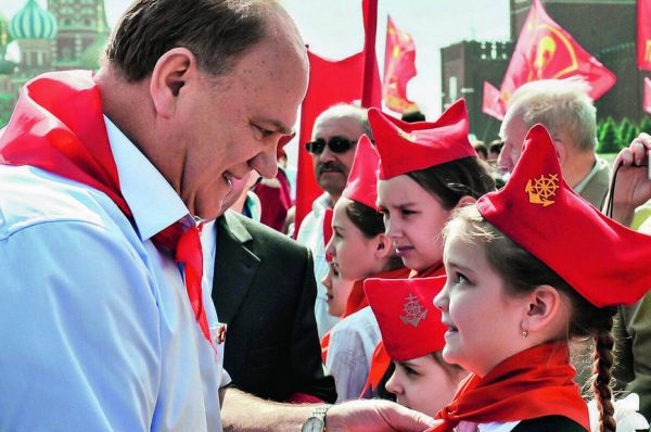 Как Певцов порвал барабан, и почему Жириновского не сразу приняли в пионеры Как Певцов порвал барабан, и почему Жириновского не сразу приняли в пионеры