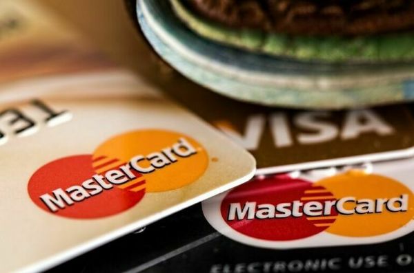 Карты Visa и Mastercard продолжат работать на территории России
