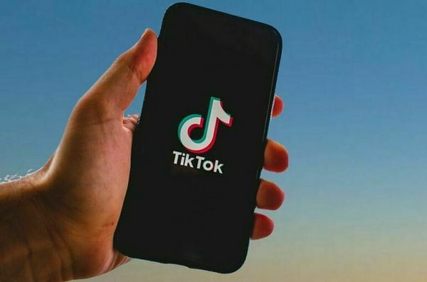 Роскомнадзор потребовал от TikTok исключить из рекомендаций военный контент Роскомнадзор потребовал от TikTok исключить из рекомендаций военный контент