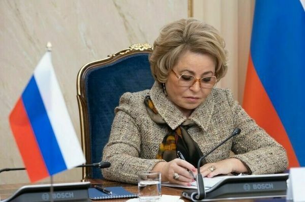 Совет Федерации разрешил президенту использовать войска за пределами страны