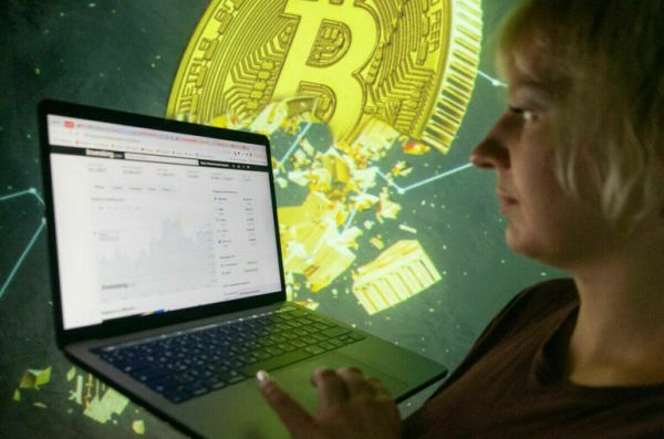 В Минфине не исключили налога с прибыли от сделок с криптовалютами