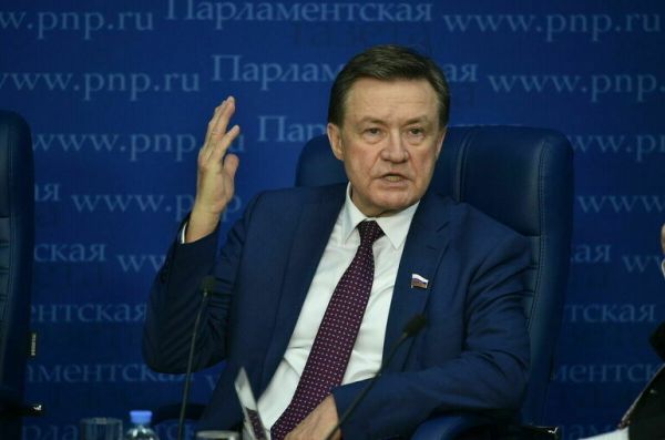 За оборот суррогатного алкоголя предложили отзывать гражданство и депортировать За оборот суррогатного алкоголя предложили отзывать гражданство и депортировать