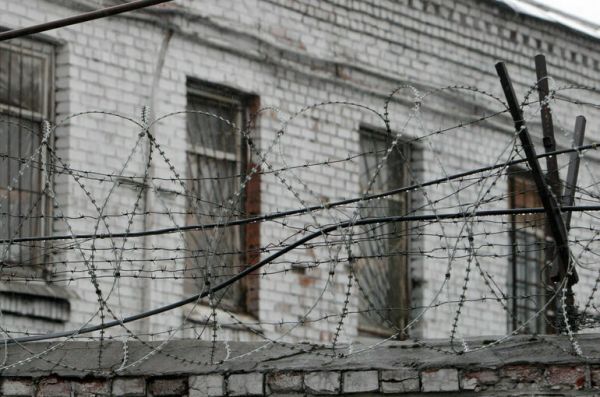 Алексея Навального приговорили к девяти годам колонии строго режима