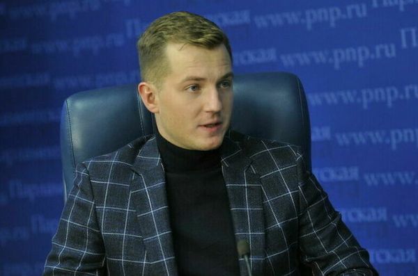 Артем Метелев: Беженцев из ДНР и ЛНР поддерживают почти 60 тысяч волонтеров Артем Метелев: Беженцев из ДНР и ЛНР поддерживают почти 60 тысяч волонтеров