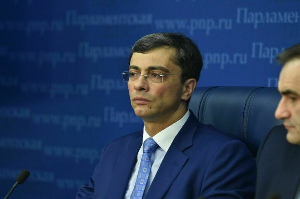 Гутенев: Курс доллара стабилизируется, и цены на машины пойдут вниз