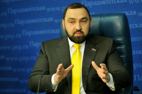 Хамзаев предложил отразить в дизайне паспорта события российской истории