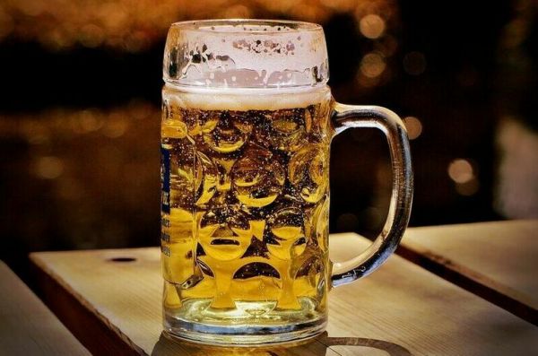 Heineken приостанавливает выпуск пива под своим брендом в России 