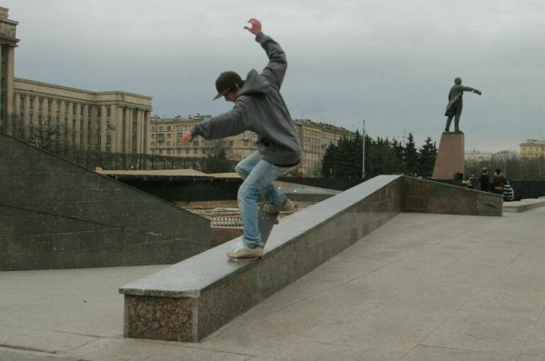 С какого возраста подросток может сам менять фамилию и брать кредит