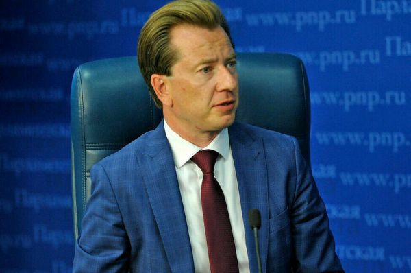 Собачников предлагают жестче наказывать за испачканные их питомцами газоны