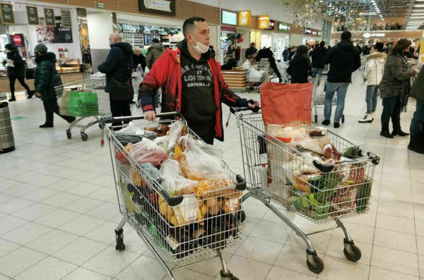 В АКОРТ предупредили россиян о последствиях скупки товаров