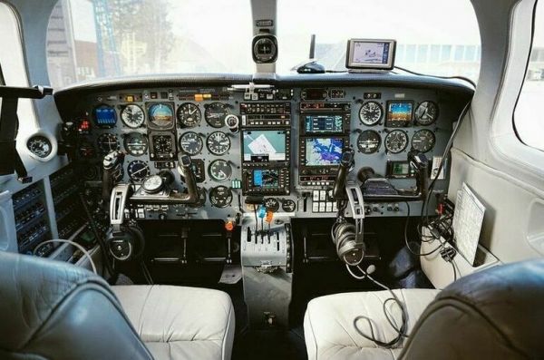 В Варшаве аварийно сел самолет президента Польши В Варшаве аварийно сел самолет президента Польши