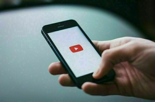 YouTube блокирует каналы российских государственных СМИ