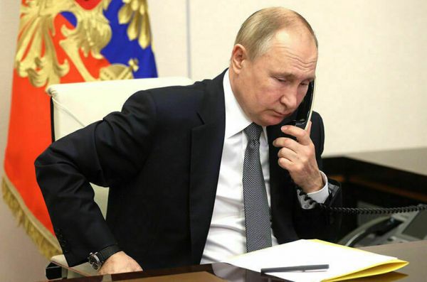 Путин обсудил с Алиевым и Пашиняном ситуацию в Карабахе Путин обсудил с Алиевым и Пашиняном ситуацию в Карабахе