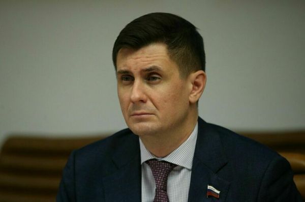 Деньгин предложил повременить с полным переходом на электронный документооборот