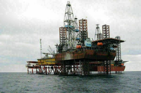 Семьи пропавших без вести после удара по буровым платформам получат 6,5 млн рублей