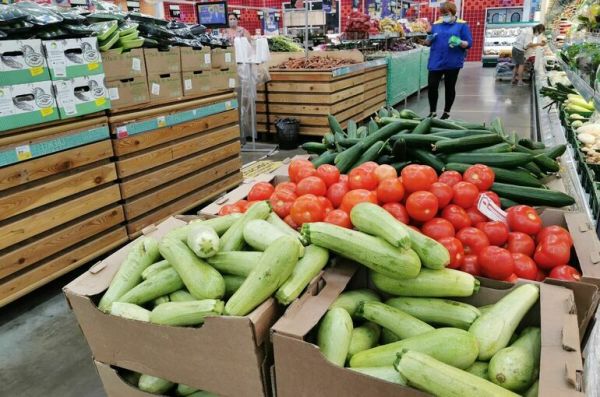 В России за неделю подешевели сахар, капуста, помидоры и картофель