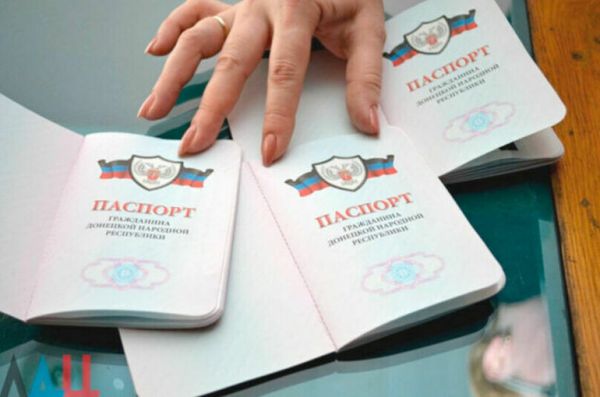 Беженцам из Донбасса и Украины разрешили оставить национальные паспорта