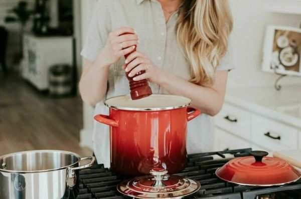 Диетолог объяснила, почему употребление соли необходимо для человека