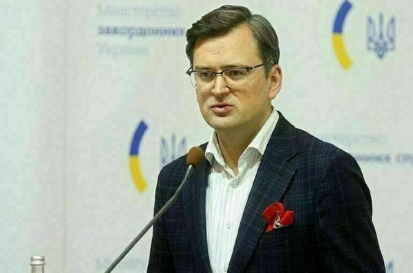 Кулеба призвал Запад дать Киеву более тяжелое оружие в ответ на упрощенное гражданство РФ