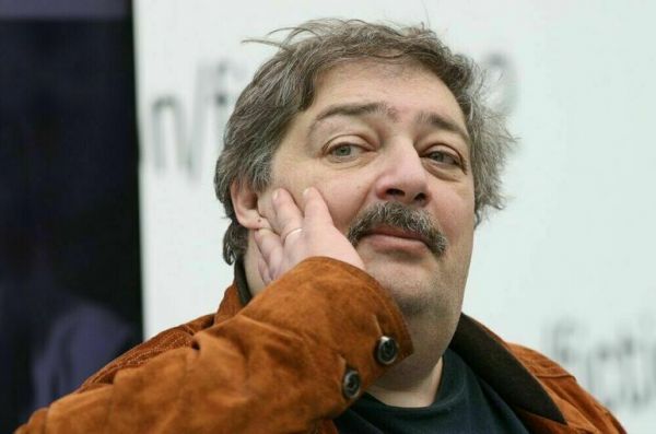 Минюст внес в список СМИ-иноагентов писателя Дмитрия Быкова и журналистку Евгению Альбац