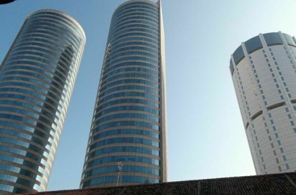 Премьер-министр Шри-Ланки созвал экстренное заседание лидеров партий на фоне протестов