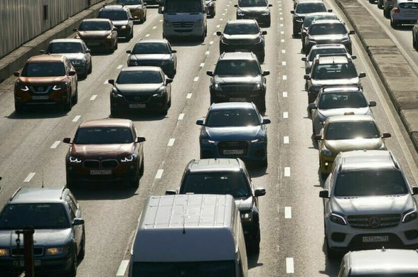 Российские туристы по дороге на юг застряли в пробках из-за ремонта дорог