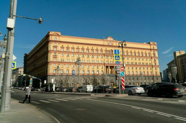 В Петербурге ФСБ проводит обыски у начальника управления ГИБДД В Петербурге ФСБ проводит обыски у начальника управления ГИБДД