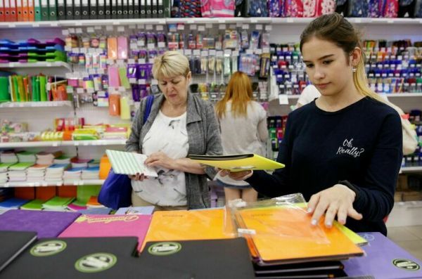 ФАС попросили проверить цены на школьные товары