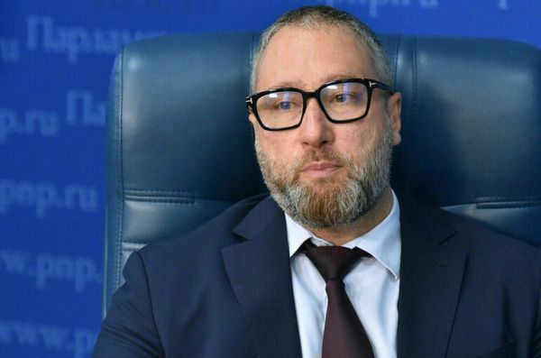 Горелкин рассказал про законопроект о возможности писать обращения через &laquo;Госуслуги&raquo;