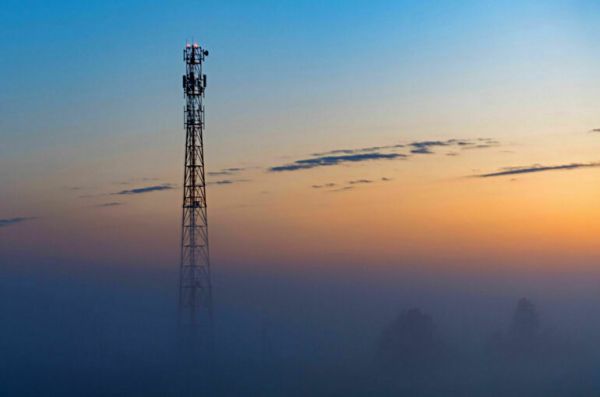 Петербургские депутаты попросят усилить контроль за вышками сотовой связи