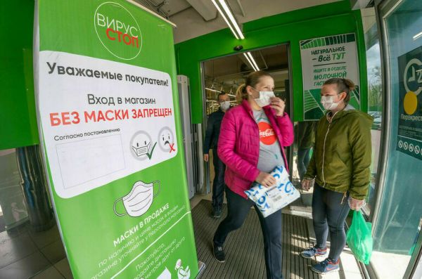 Петербуржцам рекомендовали носить маски