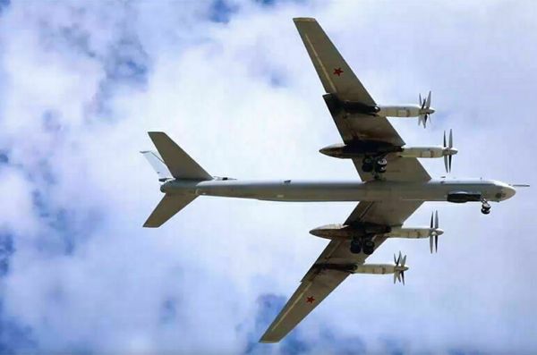 Российские ракетоносцы Ту-95МС выполнили патрулирование над Японским морем