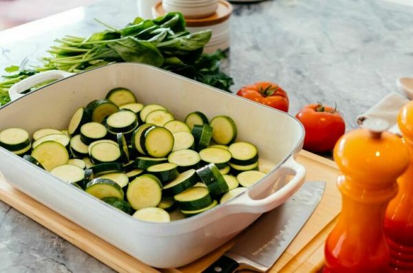 Шеф-повар раскрыл редкий рецепт салата с кабачками Шеф-повар раскрыл редкий рецепт салата с кабачками