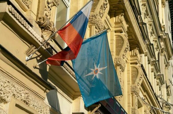 В МЧС заявили об угрозе дальнейшего разрушения дома в Омске