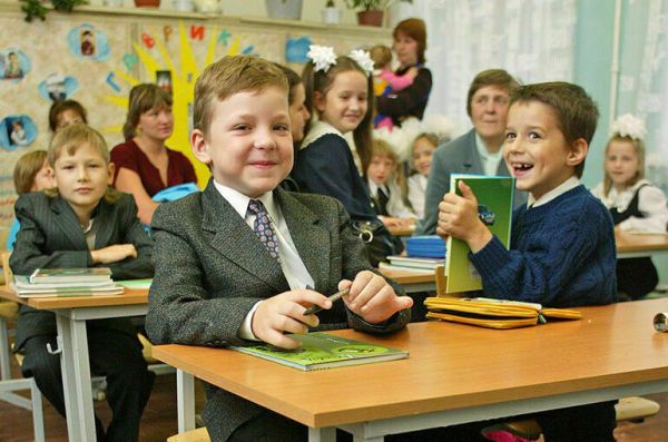 В Роспотребнадзоре напомнили правила выбора школьной одежды