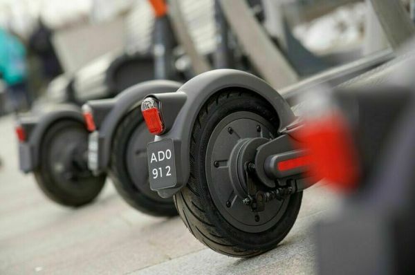 Электросамокаты хотят ограничить по весу, а автобусы &mdash; не пускать во дворы