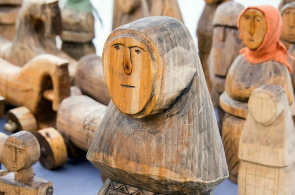 Кукла панка &mdash; женщина без ног и лица