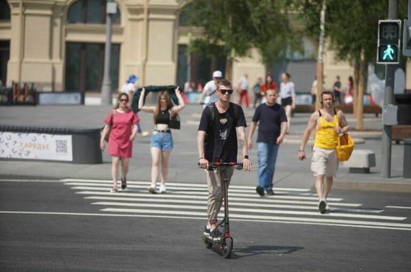 Минтранс опроверг запрет пересечения пешеходных переходов на самокатах