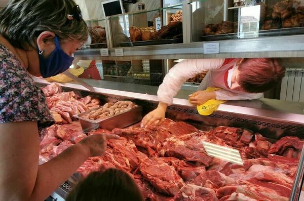 В России за неделю подорожали спички, колбасы и яйца