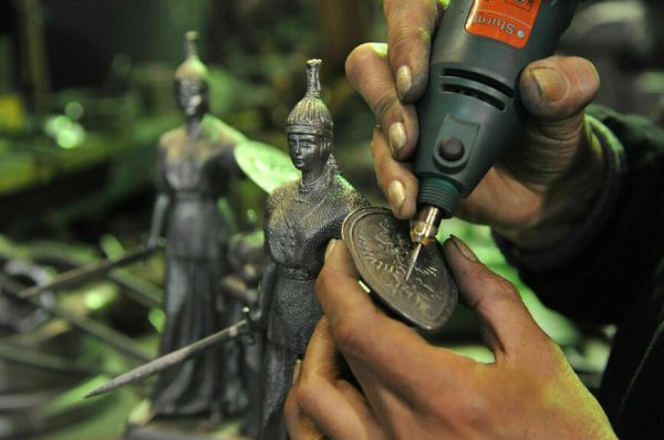 Чугунный дворец не продали президенту Франции