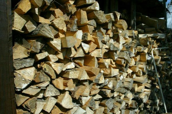 Молдавия переходит на отопление дровами из-за цен на газ Молдавия переходит на отопление дровами из-за цен на газ