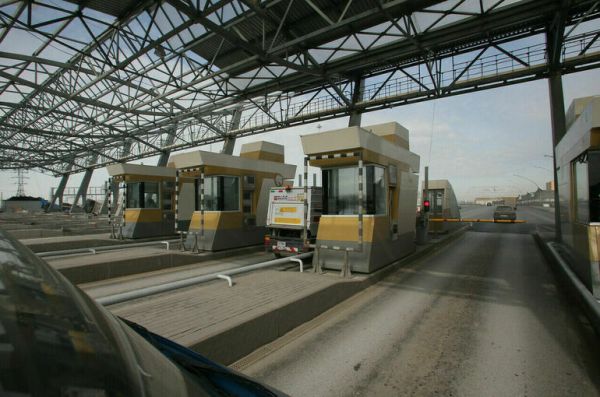 Стоимость проезда по платным трассам вновь предложили повысить