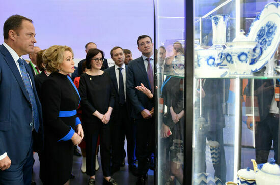 В бюджете найдут деньги на поддержку хохломы и гжели