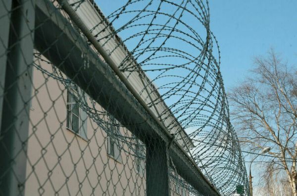 За незаконный выпуск сигарет предлагают сажать