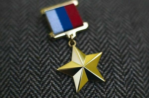 Герои России и Труда будут получать положенные выплаты автоматически